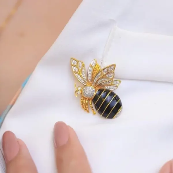 เข็มกลัดผึ้งน้อย Diamond Bee Brooch